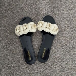 CHANEL Black and Cream Floral Sandals